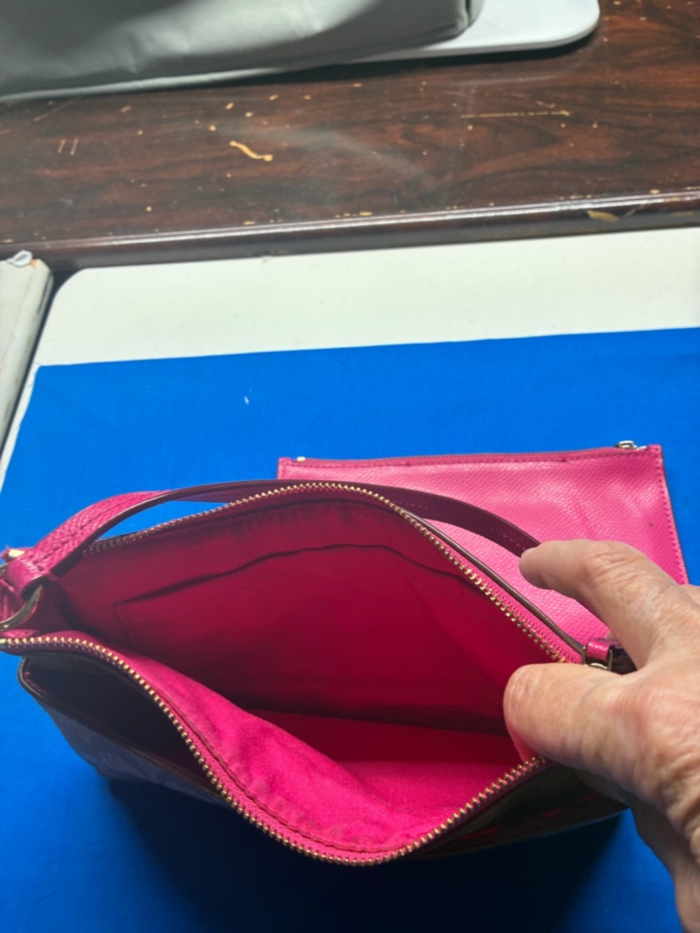 Coach
Wristlet - Picture 2 of 7